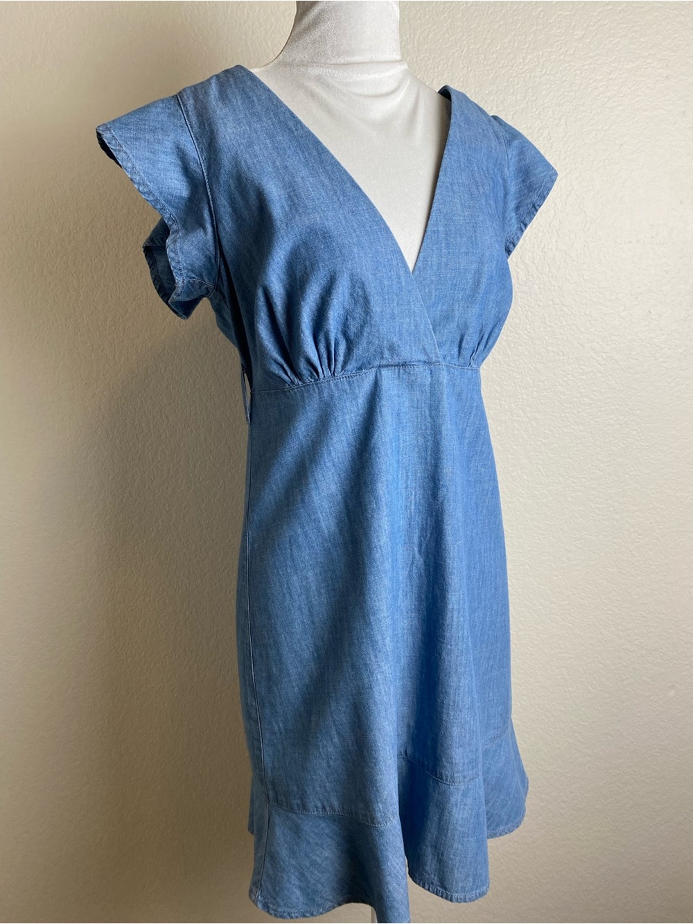 Topshop Light Blue Denim V-Neck Chambray Ruffle Sleeve Mini Dress